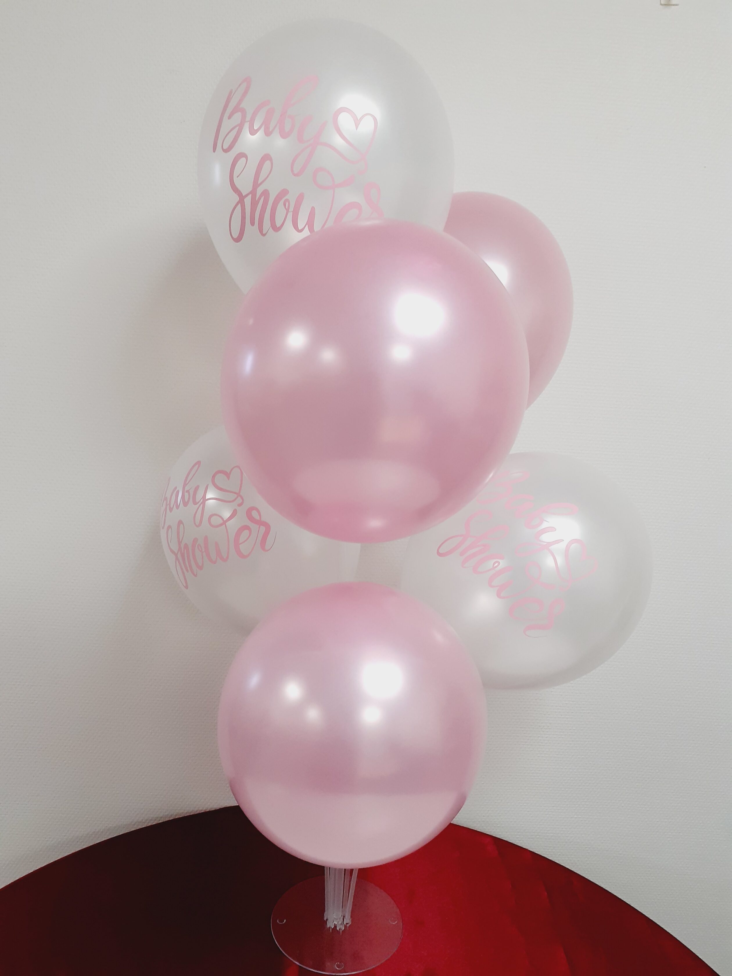 En härlig ballongbukett till babyshower i rosa färg.
